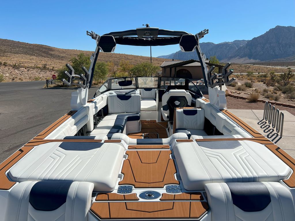 2025 Malibu Boats 25 LSV