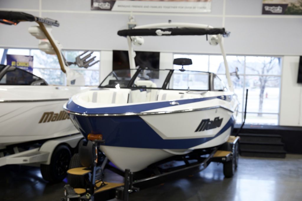 2025 Malibu Boats 22 LSV