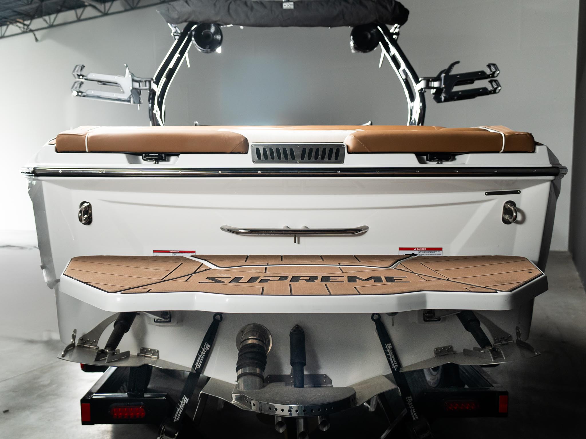 2025 Supreme S240 White Frost / Castano Brown Interior Icon