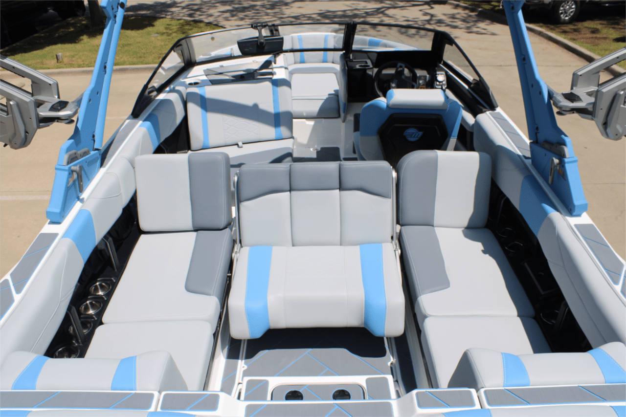 2025 Malibu 23 LSV Icon