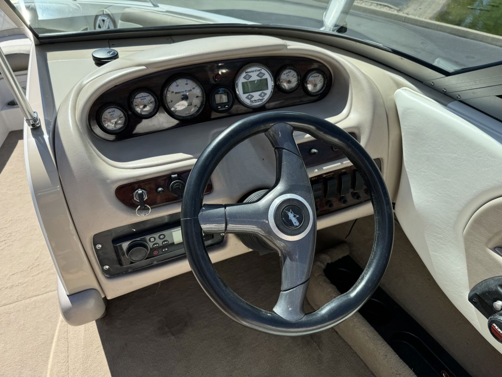 2000 MasterCraft Maristar 230V