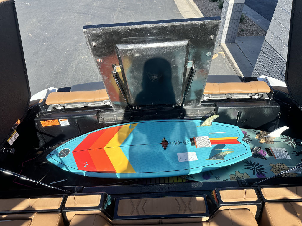 2025 Malibu Boats M242
