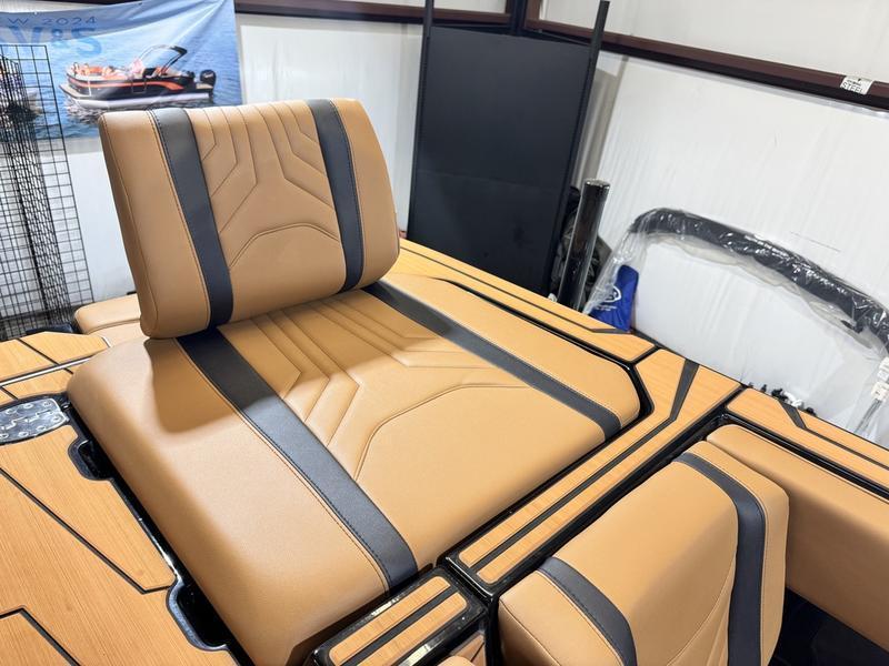 2025 Malibu 25 LSV