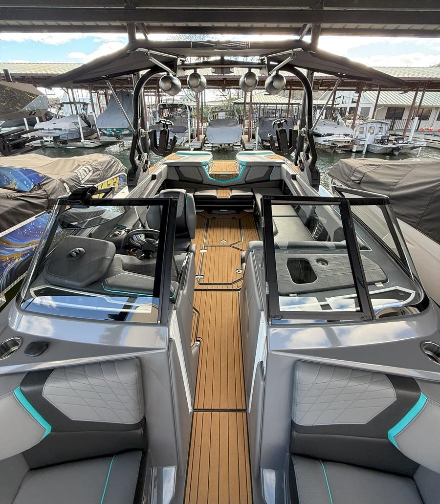 2021 G23 NAUTIQUE with thrusters