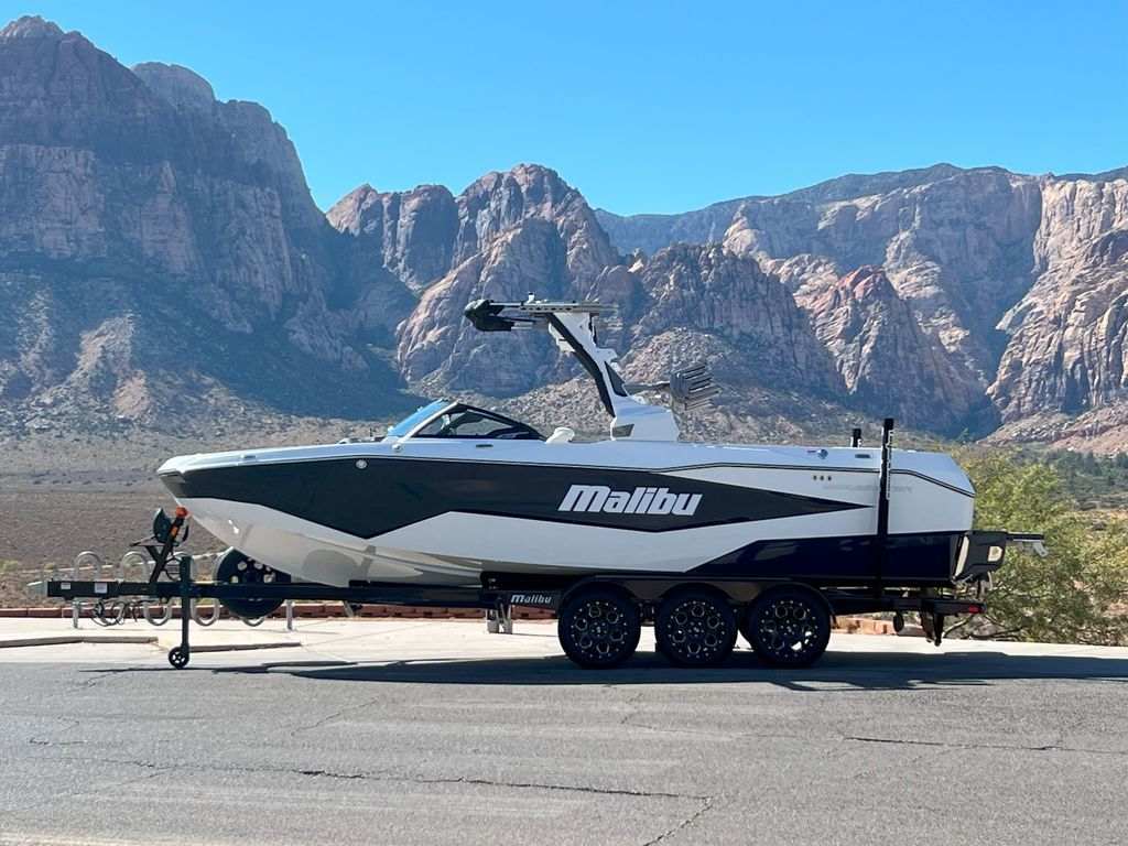 2025 Malibu Boats 25 LSV