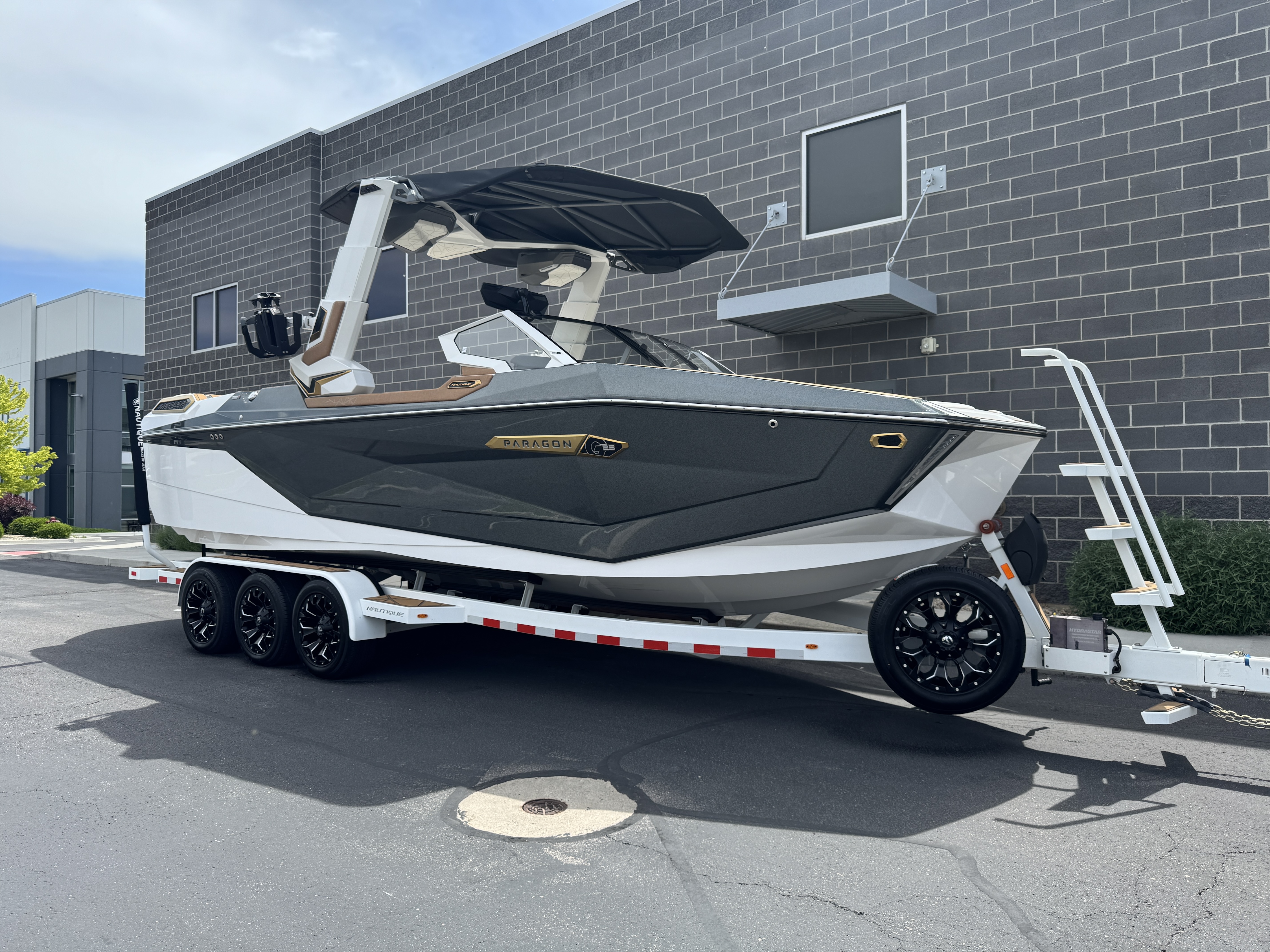 2025 Nautique G25 Paragon Low hours - Loaded - Liquid lumens 