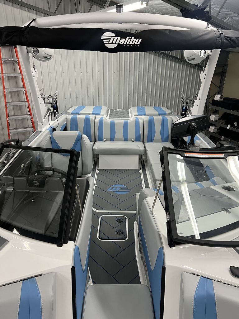 2024 malibu boats 22-LSV