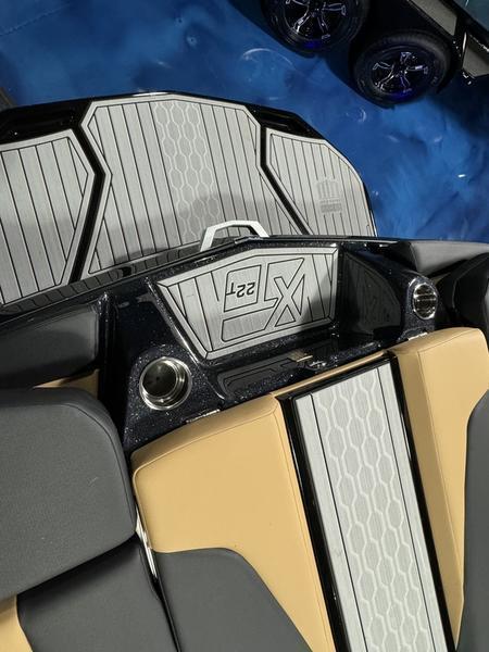 2025 MasterCraft XT22T