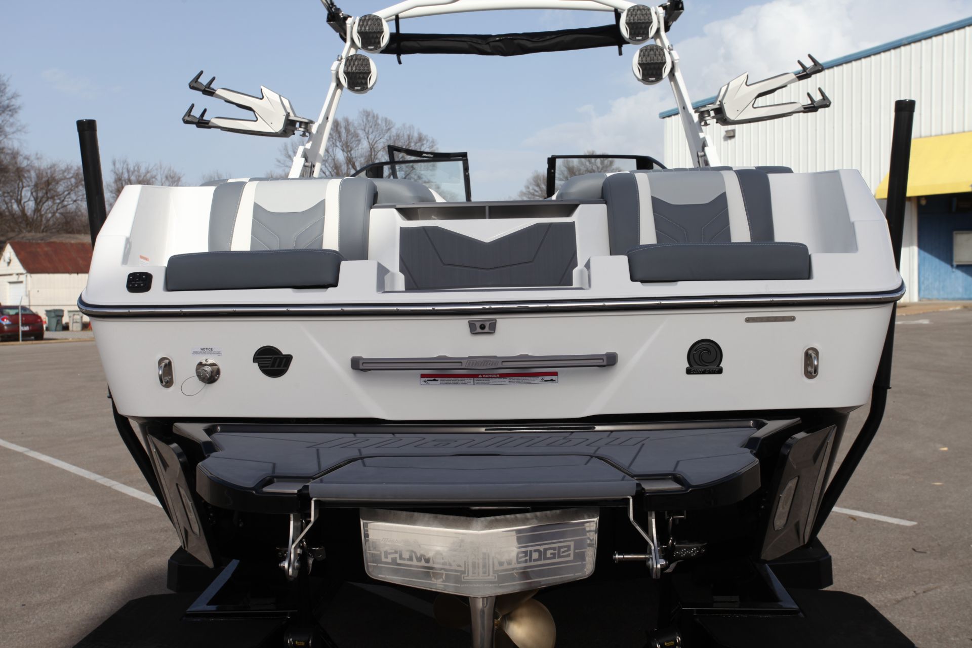  Malibu 25 LSV
