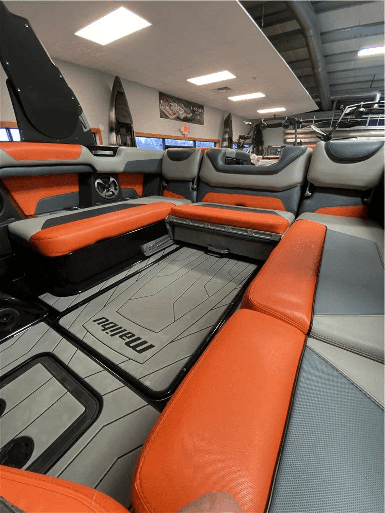 2018 Malibu Boats M235