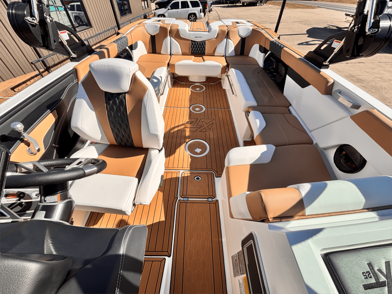 New 2024 MasterCraft XT25