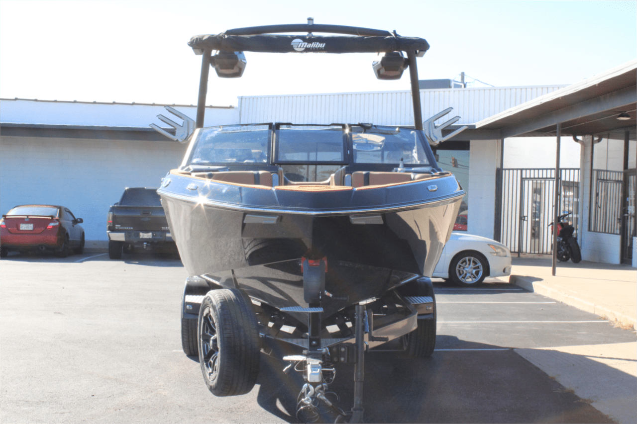 2025 Malibu 23 LSV