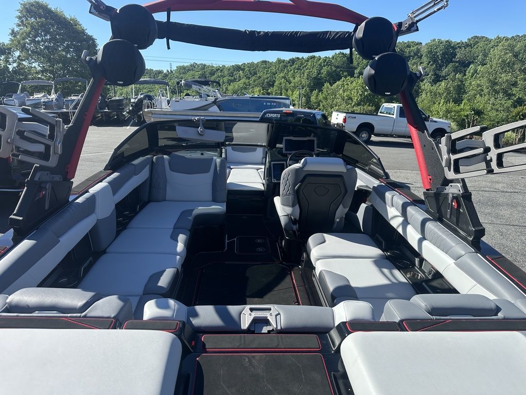 2023 Malibu Boats M220