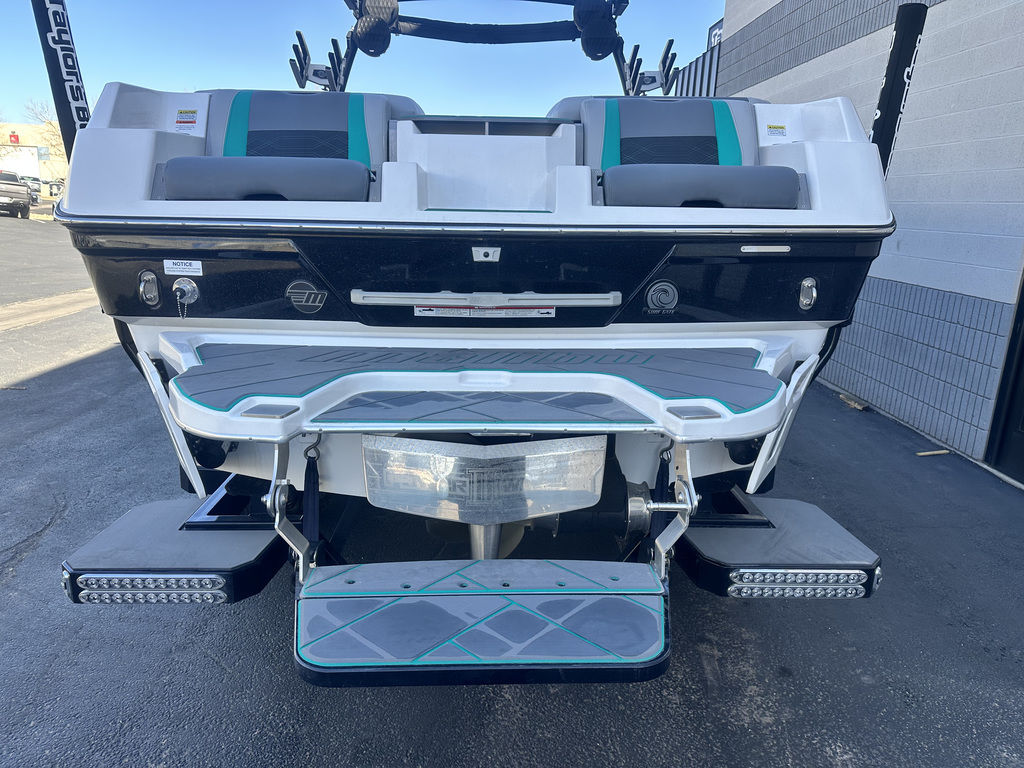 2023 Malibu Boats 26 LSV