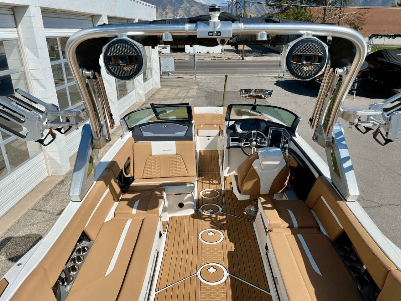 2023 MasterCraft X24