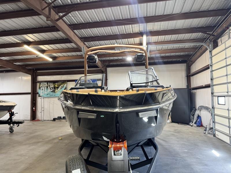 2025 Malibu 25 LSV
