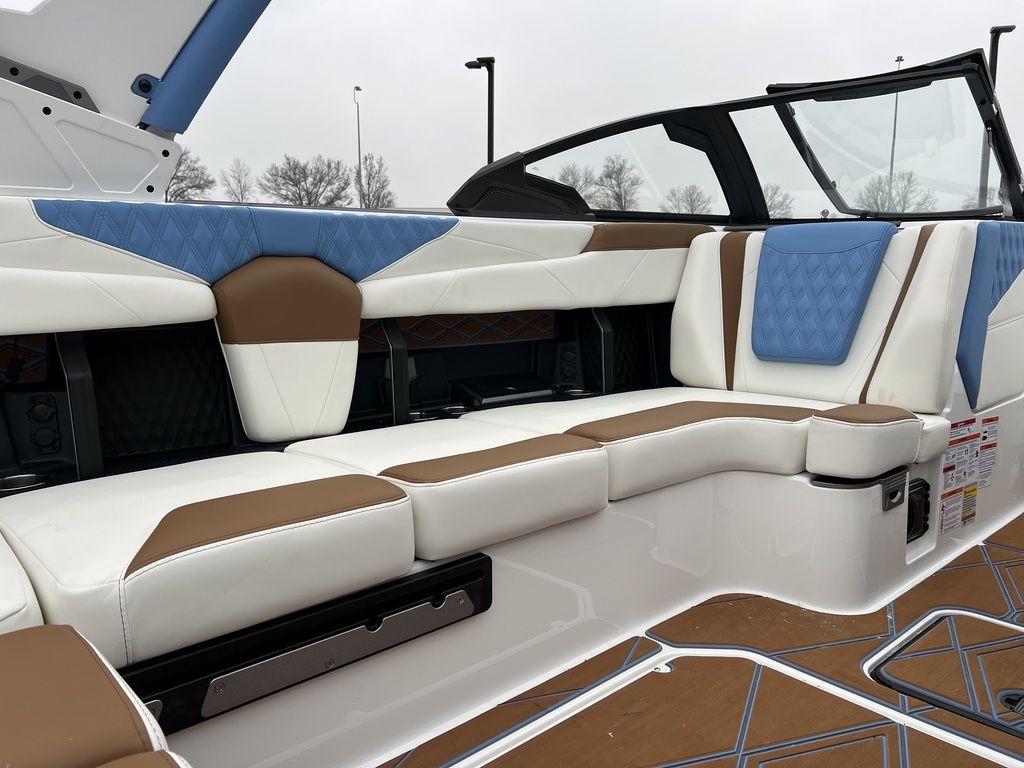2025 Malibu Boats M230