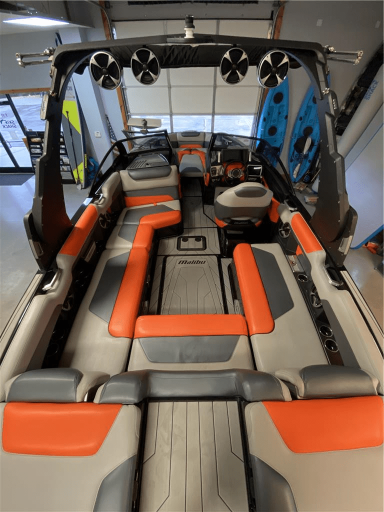 2018 Malibu Boats M235