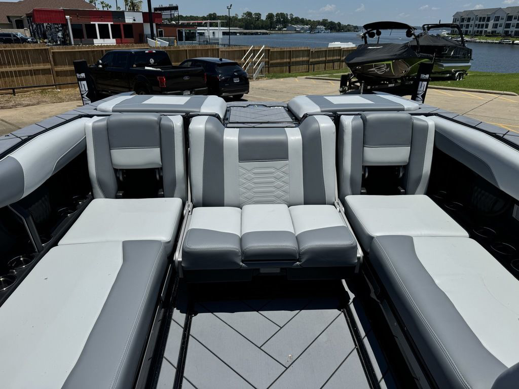 2024 Malibu 26LSV