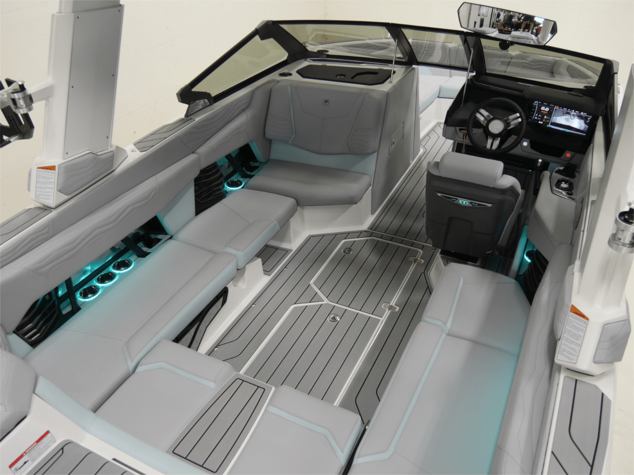 2025 Nautique G23 – Steel Blue/Mystic White