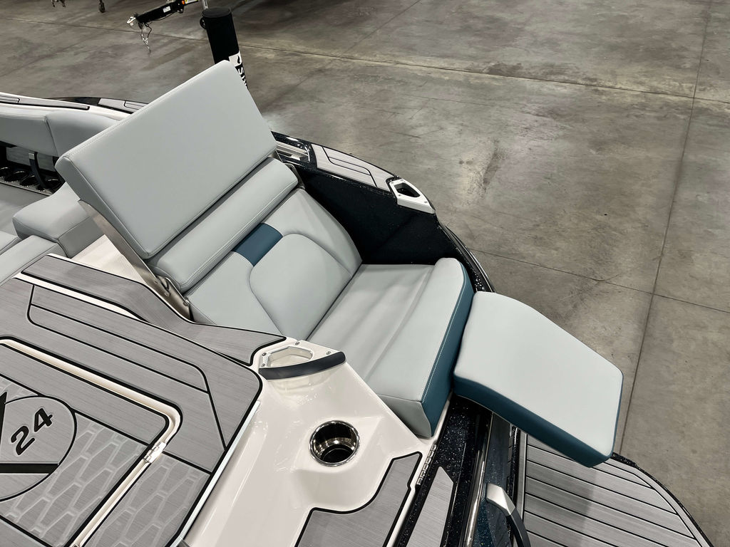 2025 MasterCraft X24