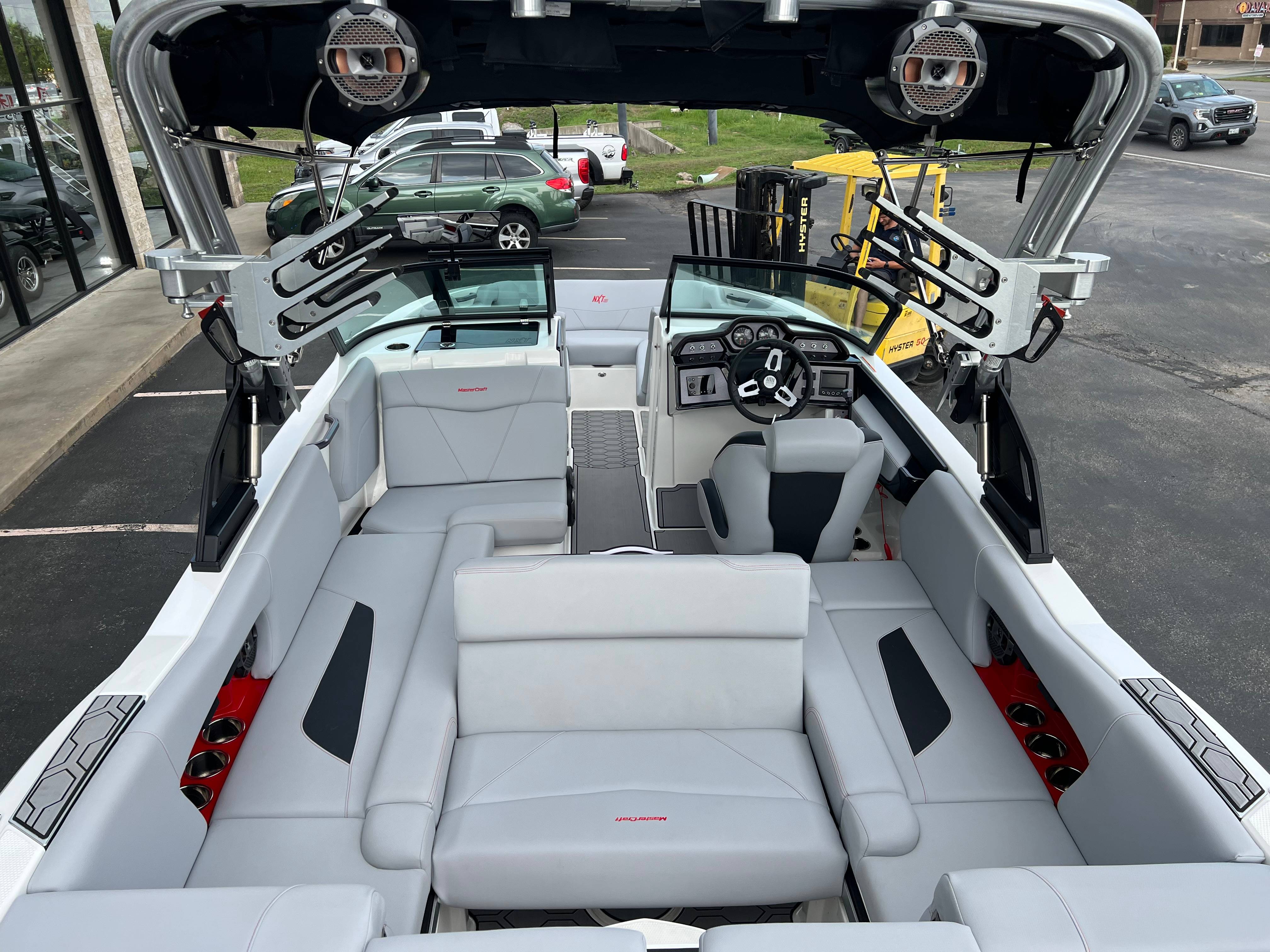 2022 MasterCraft NXT 22
