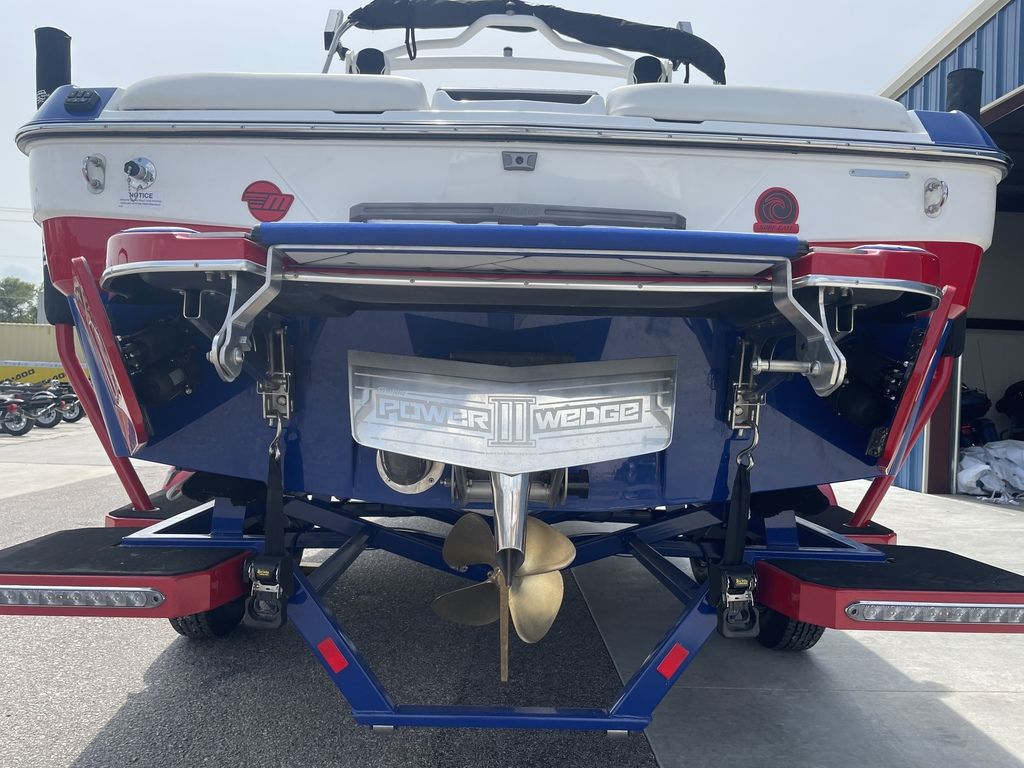 2024 Malibu Boats 22 LSV