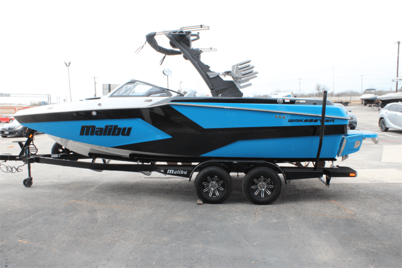 2025 Malibu 22 MXZ