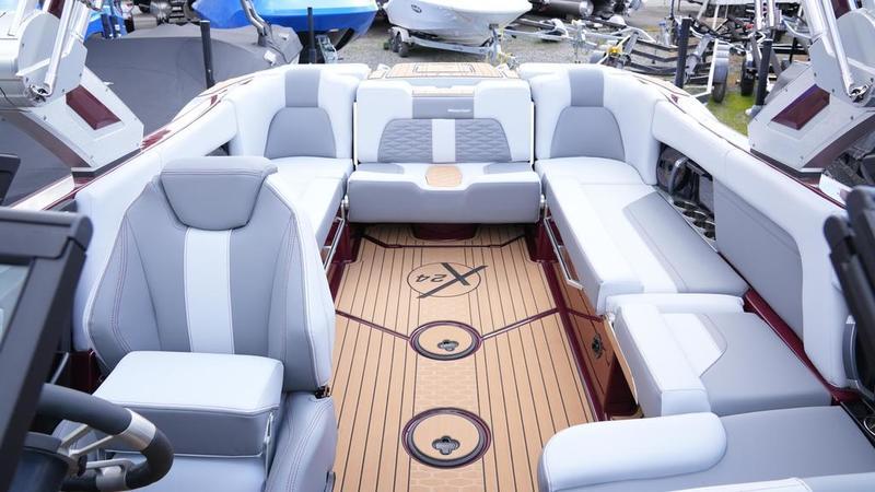 2023 MasterCraft X24