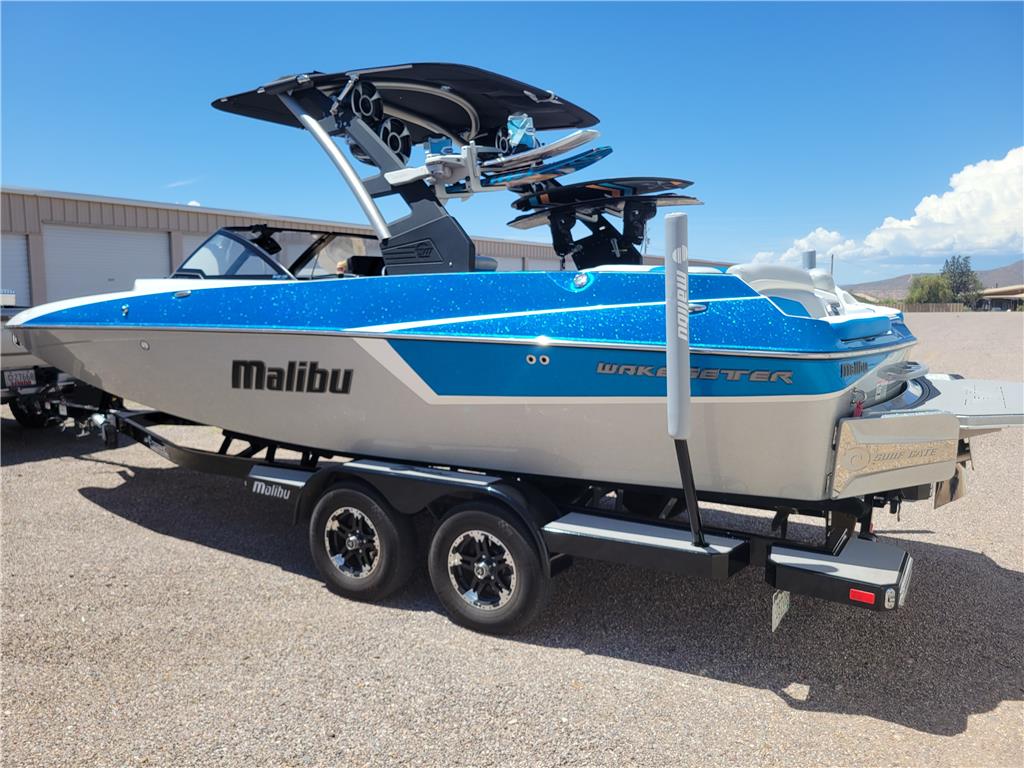 2019 Malibu 22MXZ Icon