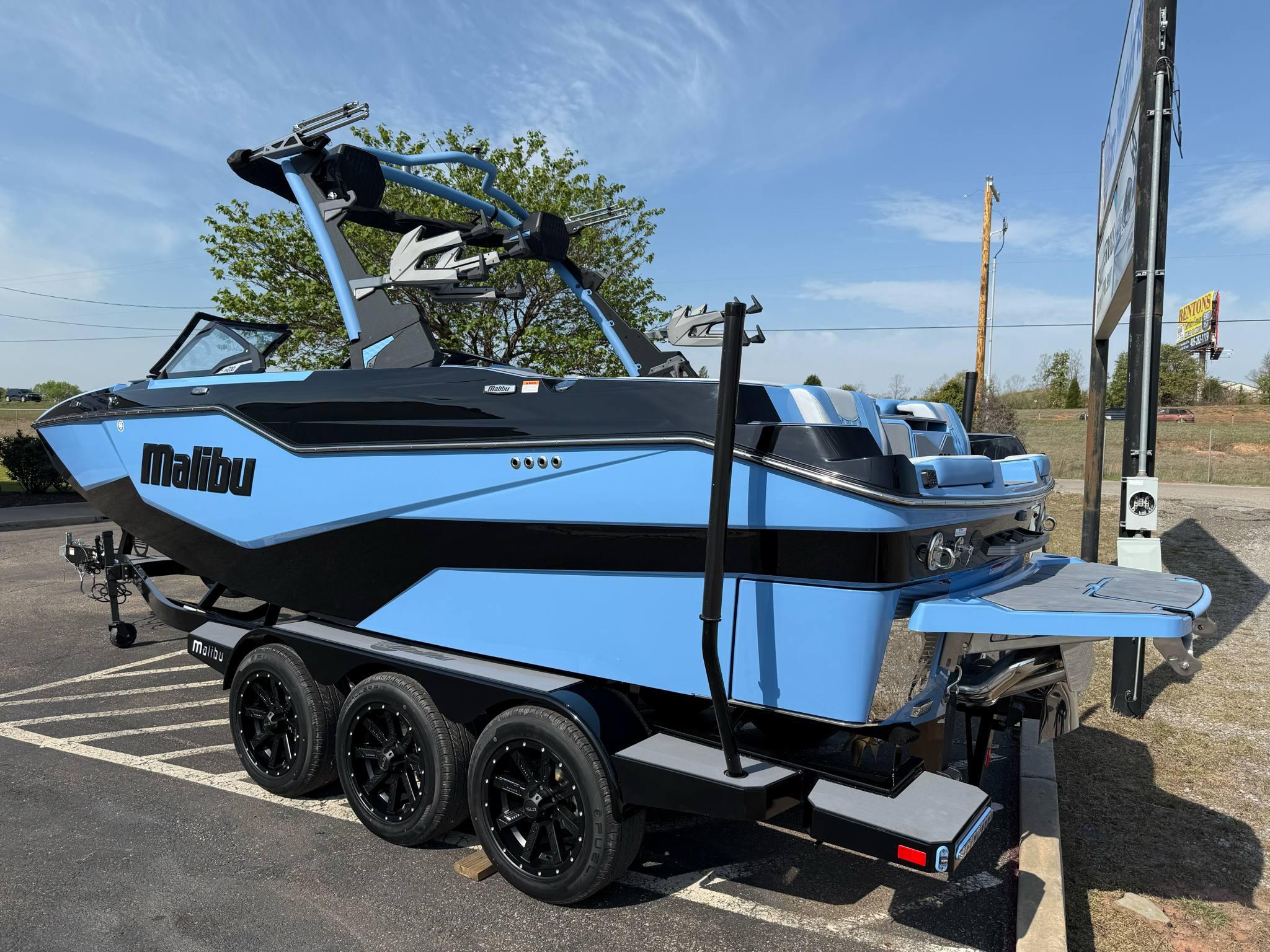 2025 Malibu M230