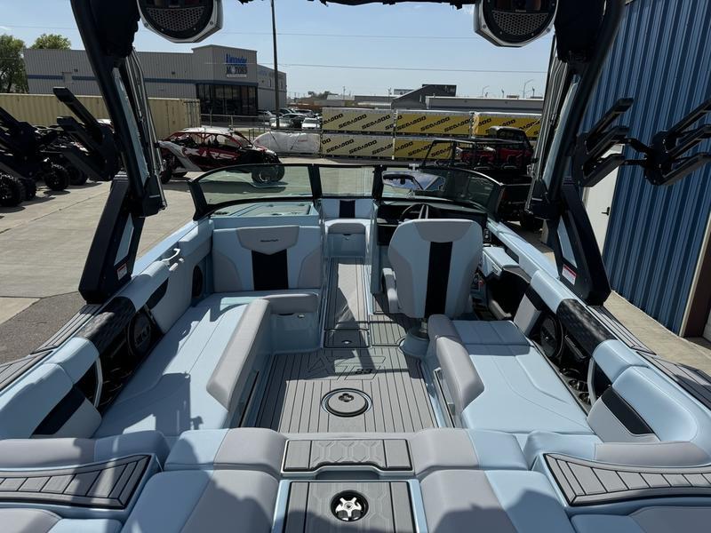 2025 MasterCraft XT23