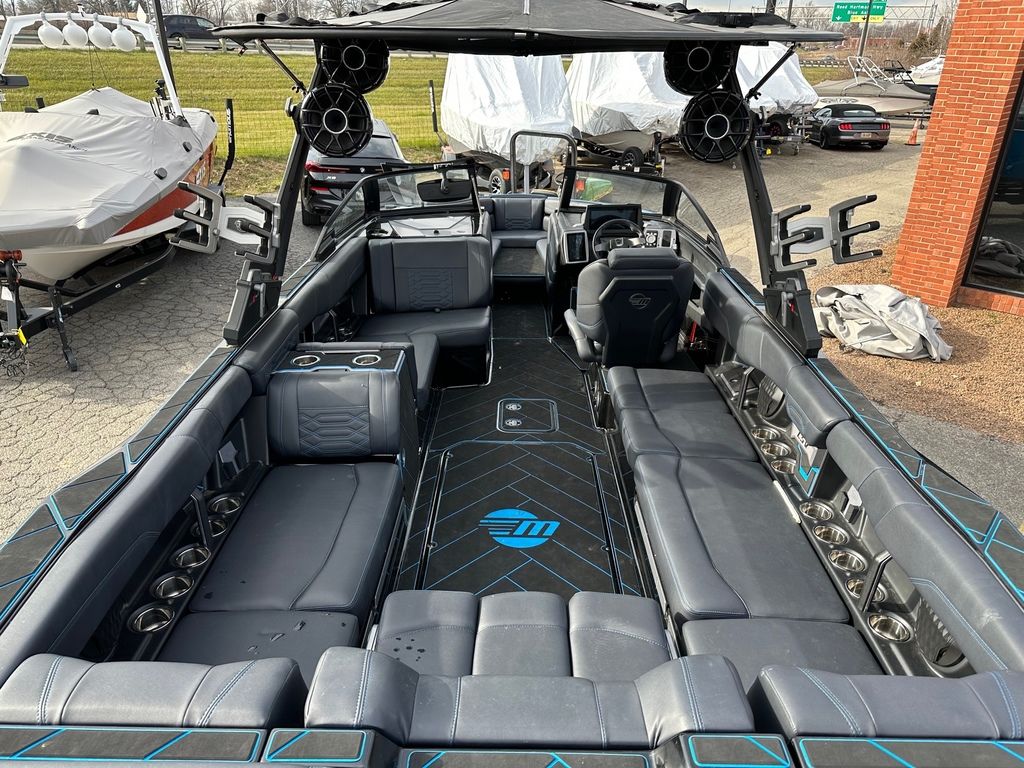 2023 Malibu Boats 26 LSV