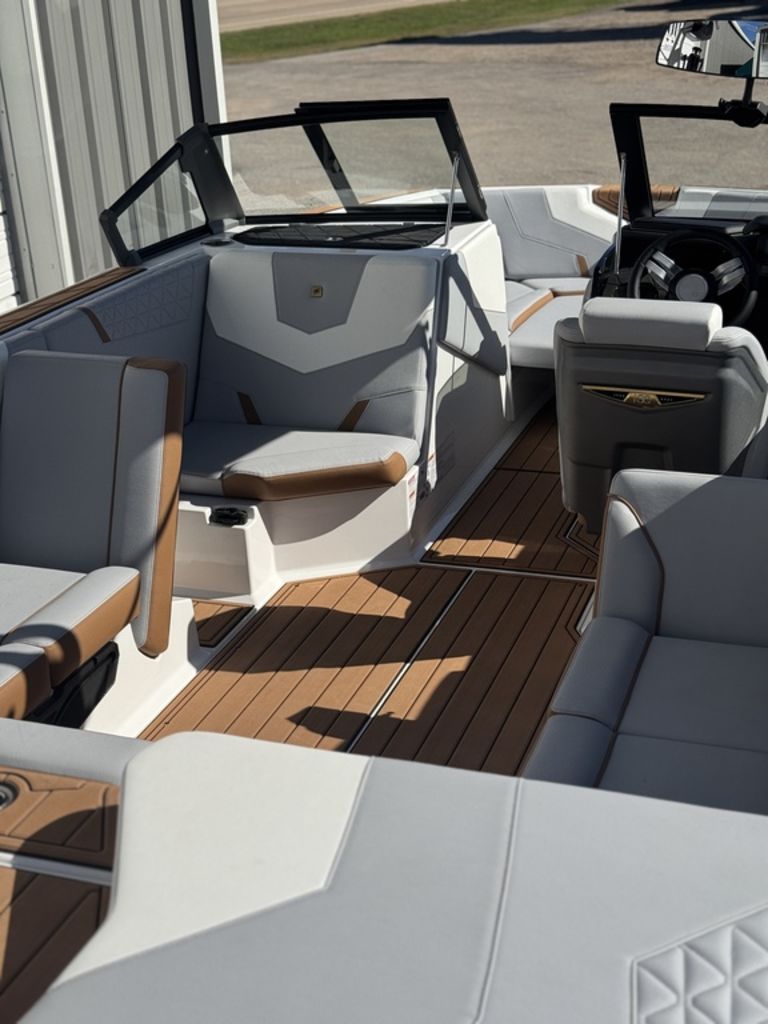 2025 Nautique GS 22