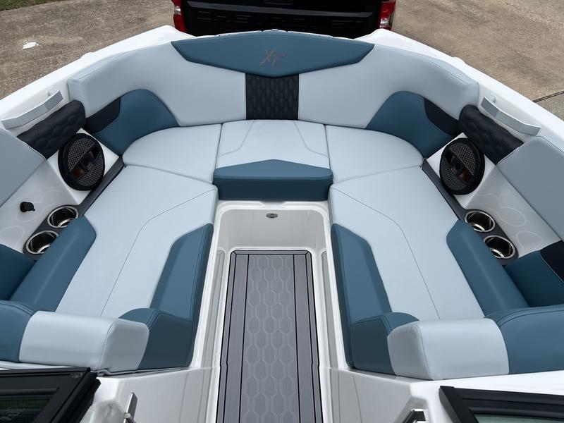 2025 MasterCraft XT22