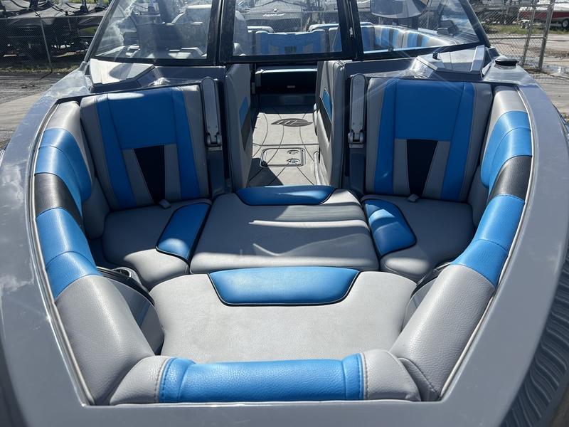 2022 Malibu 23 LSV