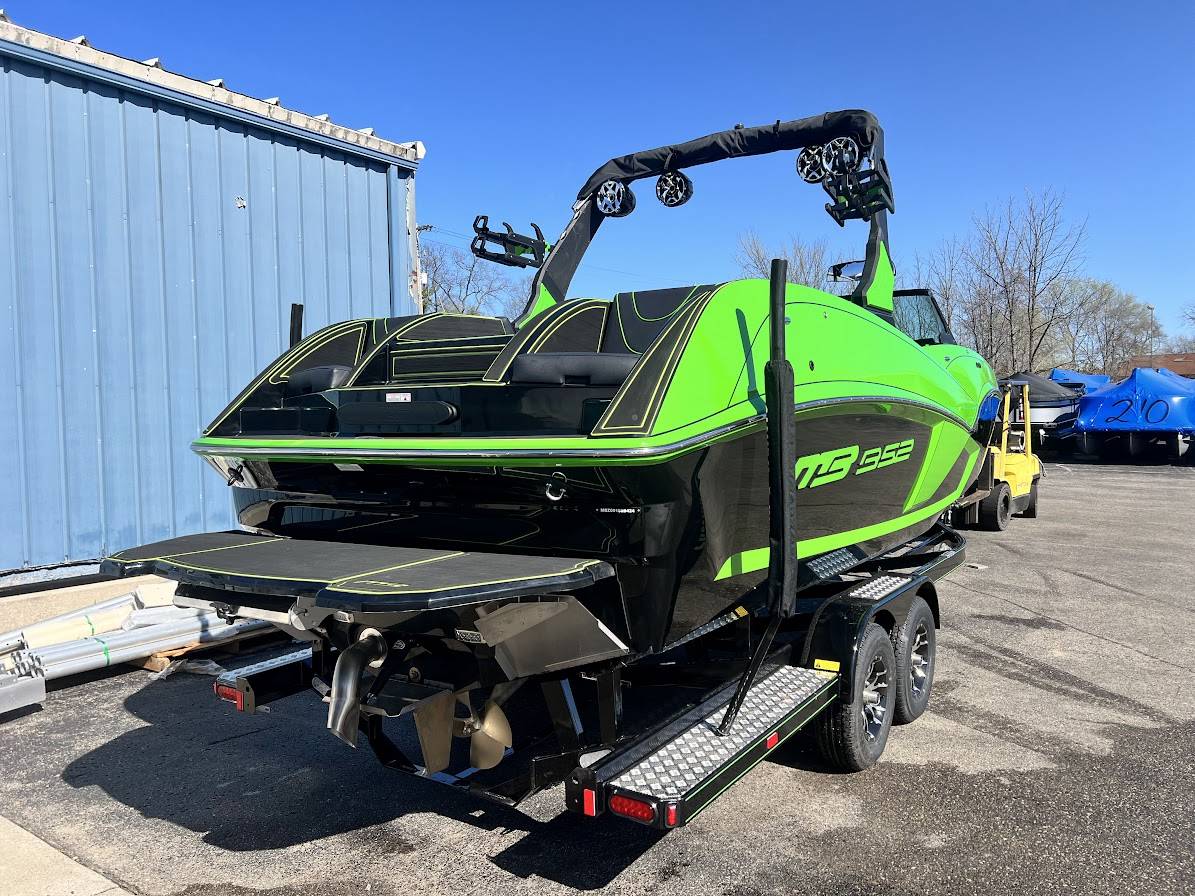 2024 MB Sports B52 25′ Demo