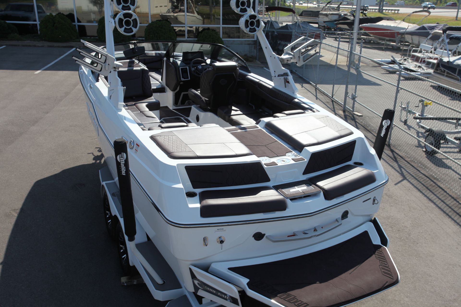  Malibu M220