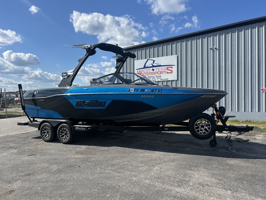 2022 Malibu Boats 23 LSV