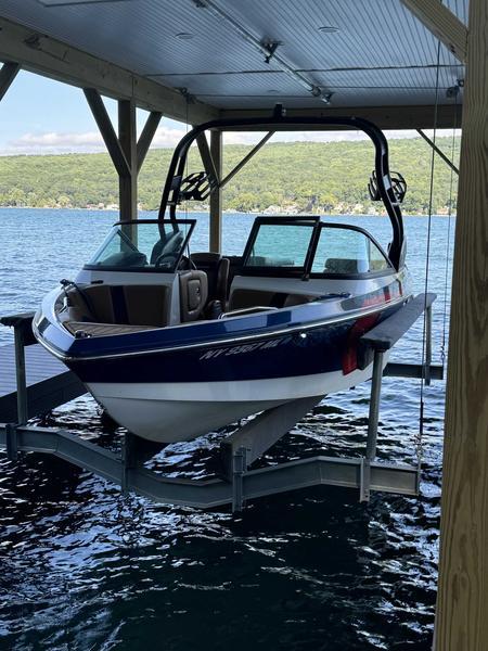2016 Nautique 210