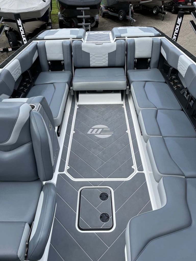 2023 Malibu Boats 25 LSV