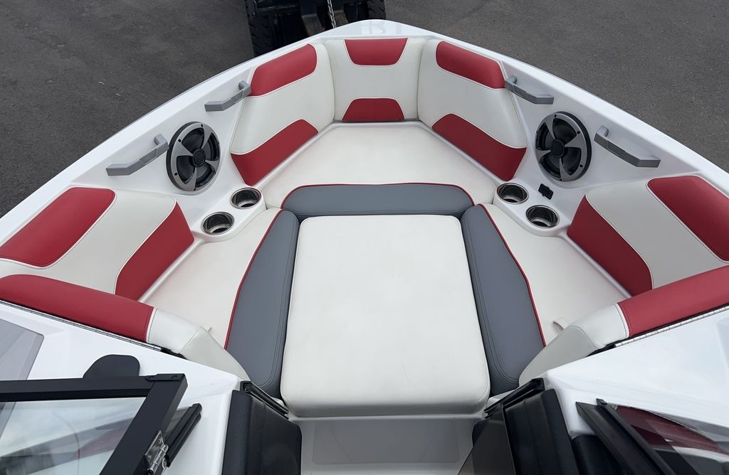2021 Malibu Boats 22 LSV