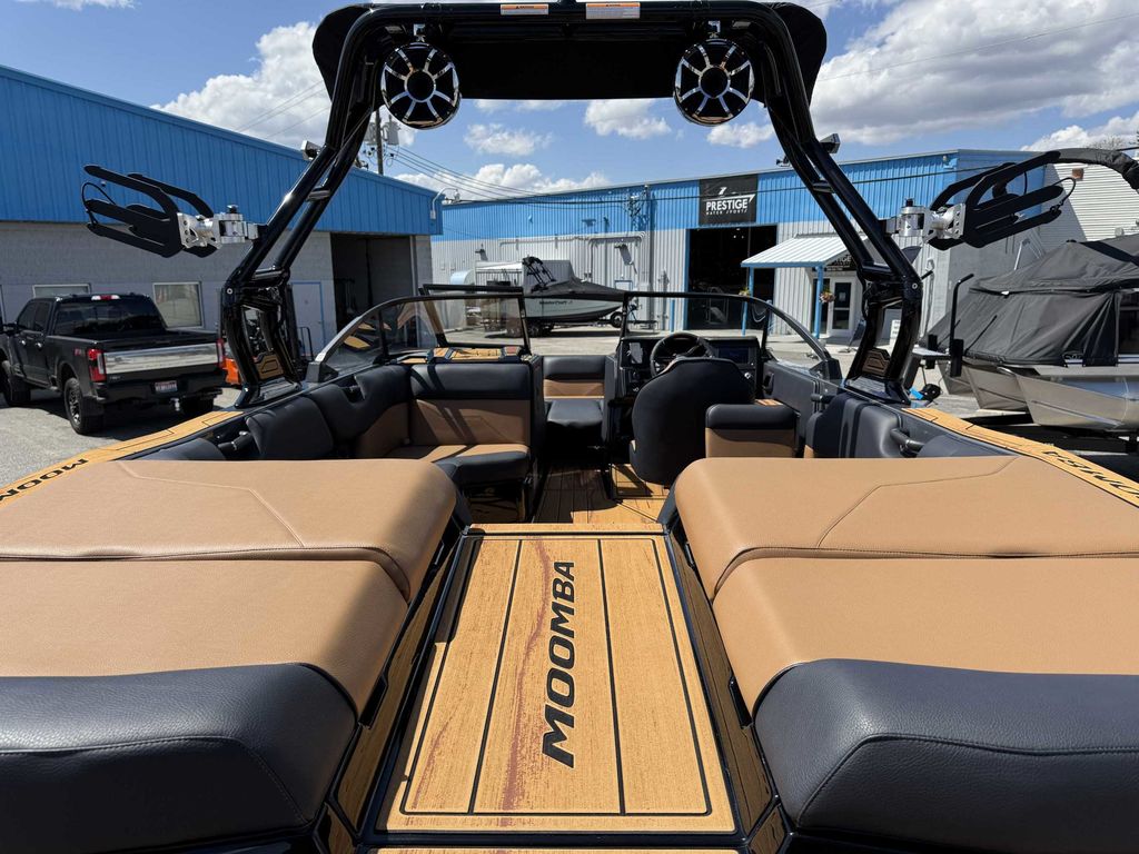 2025 MOOMBA Max