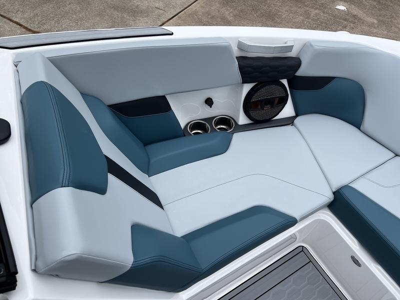 2025 MasterCraft XT22