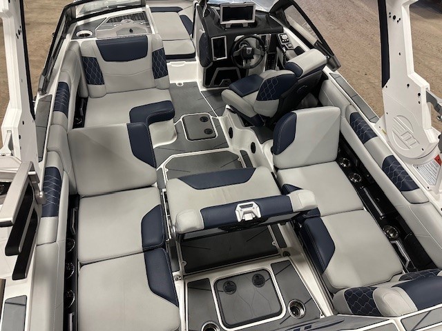 2022 Malibu M220 -LT4, GX Power Tower, Thruster