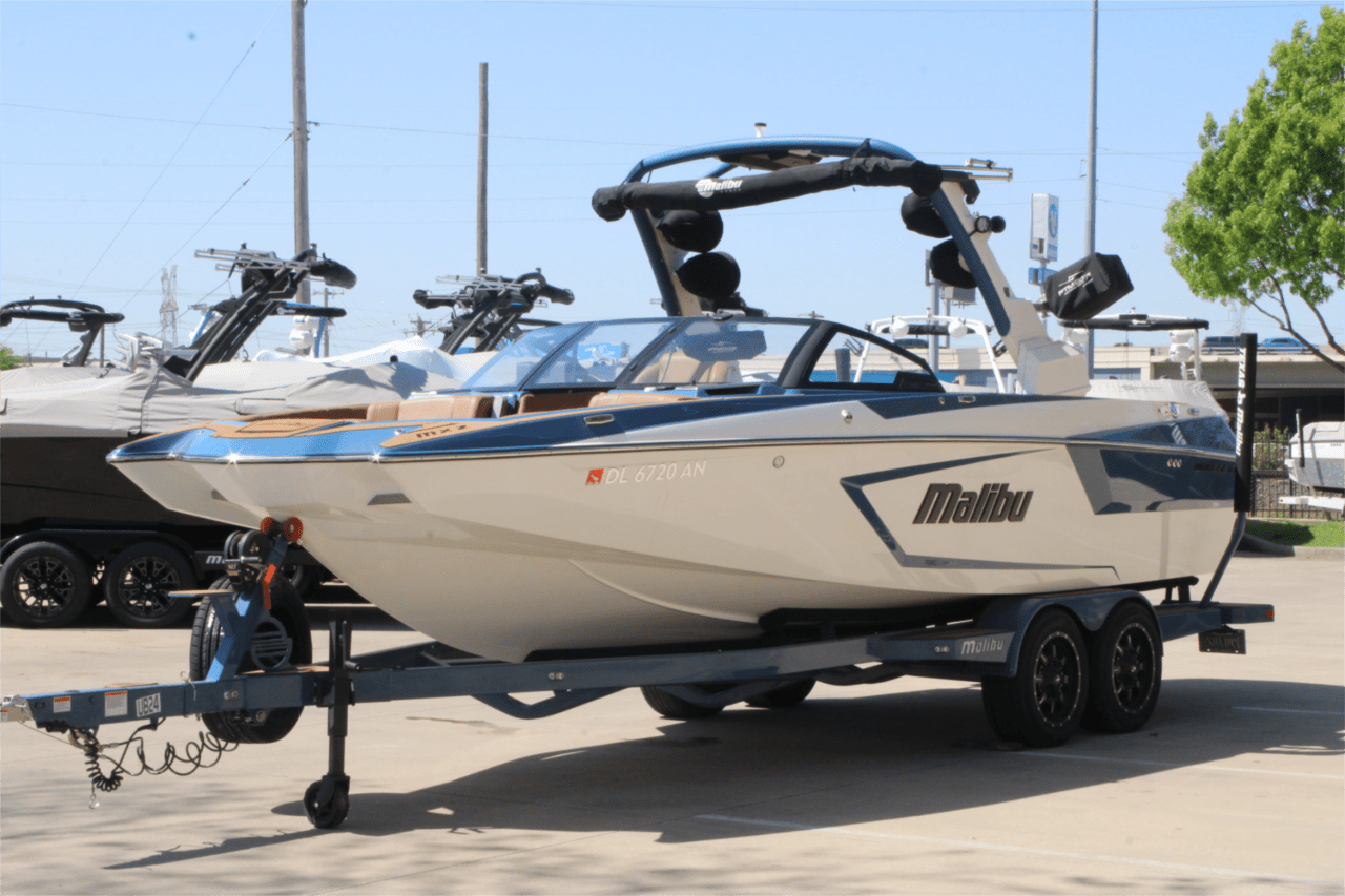 2022 Malibu 24 MXZ Icon