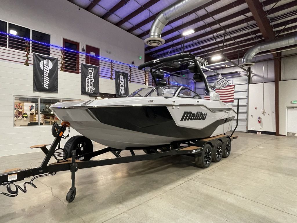 2025 Malibu Boats M230
