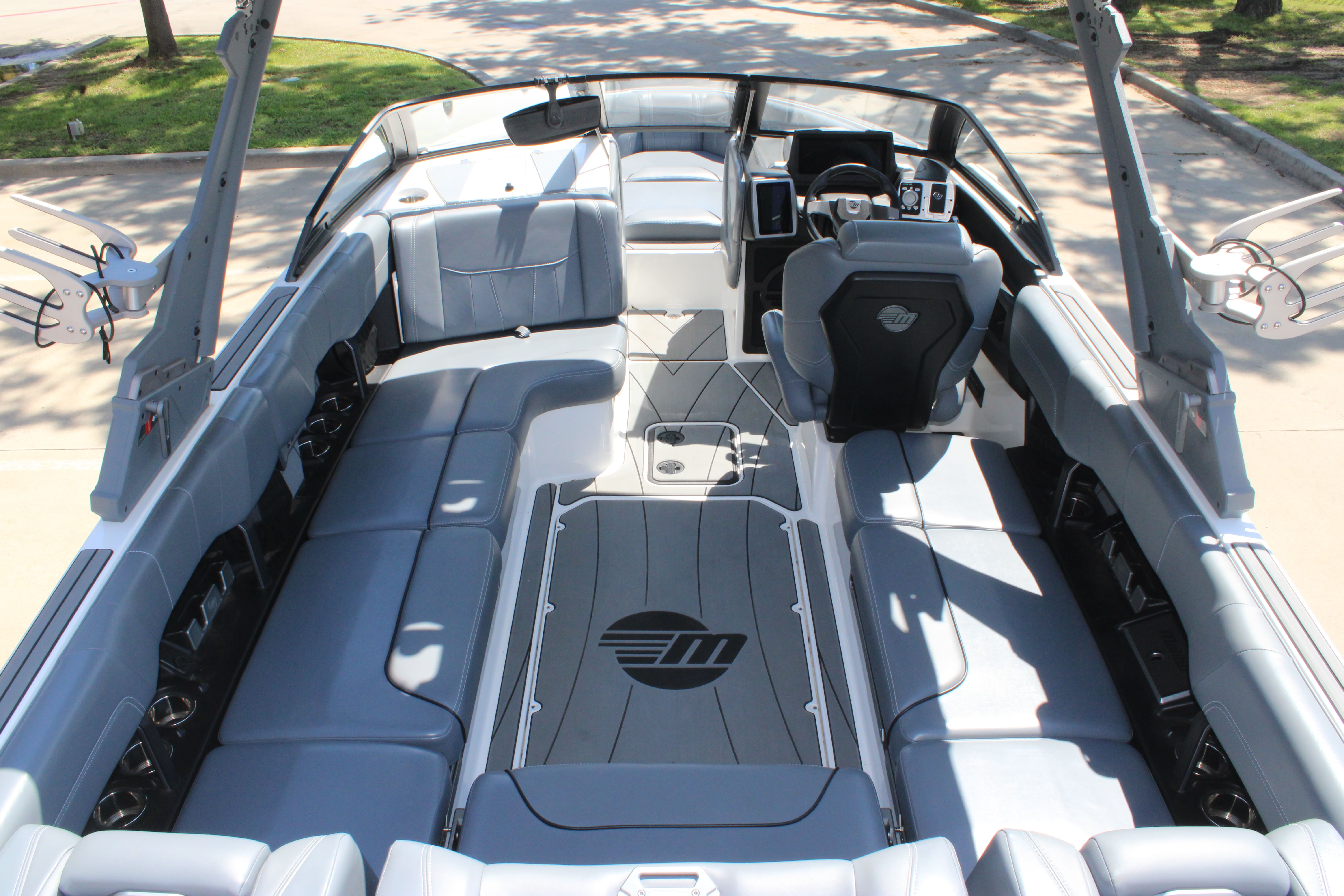 2022 Malibu 23 LSV