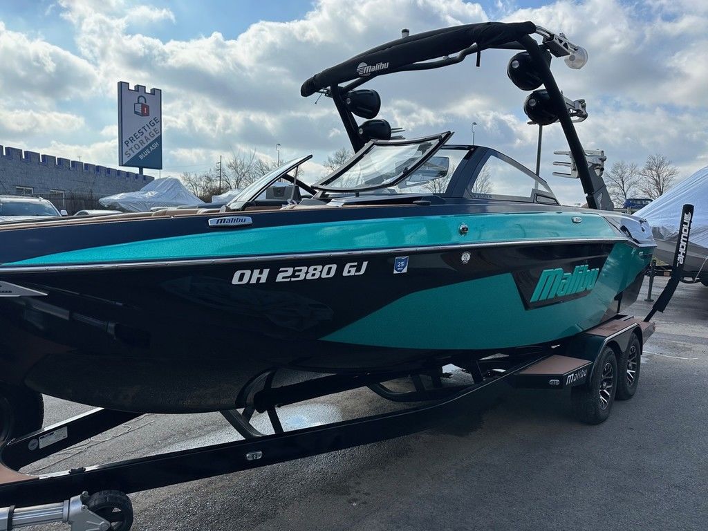 2022 Malibu Boats 23 LSV