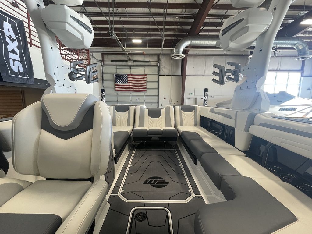 2025 Malibu Boats 25 LSV